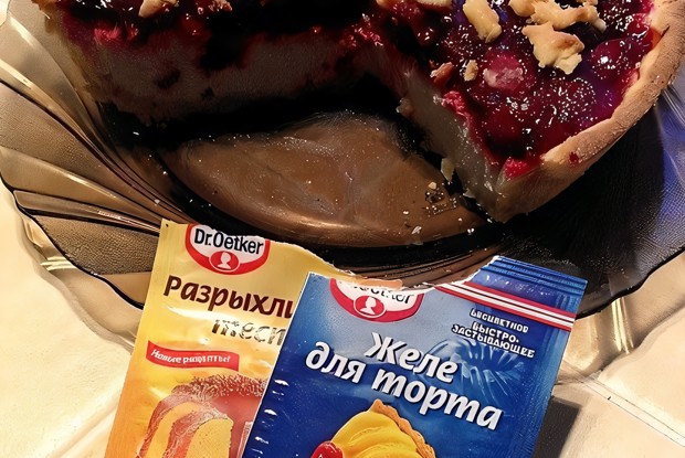 Песочный пирог с творогом и вишней