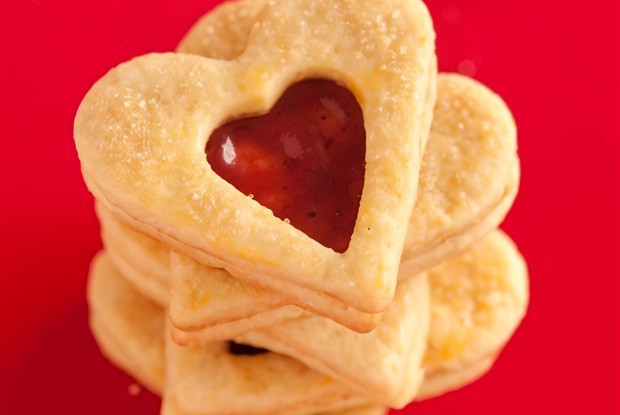 Песочное печенье с клубничным конфитюром