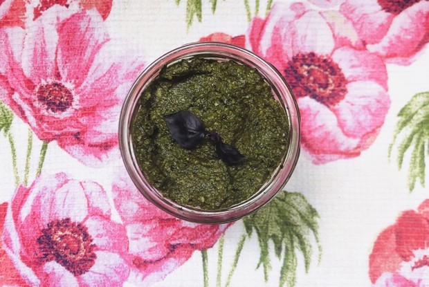 Песто из фиолетового базилика