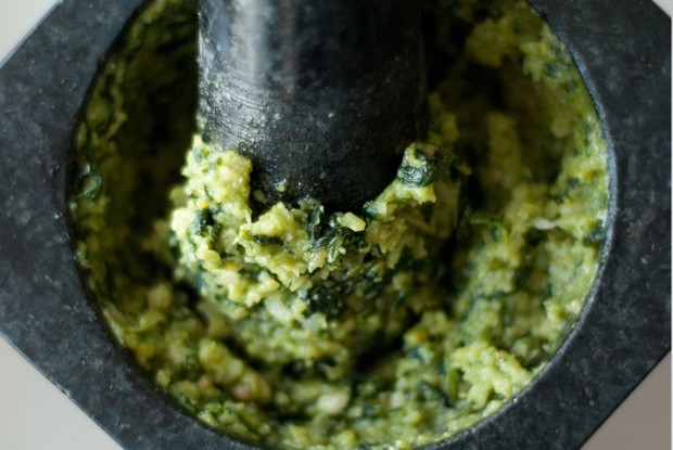 Песто из лимонного базилика