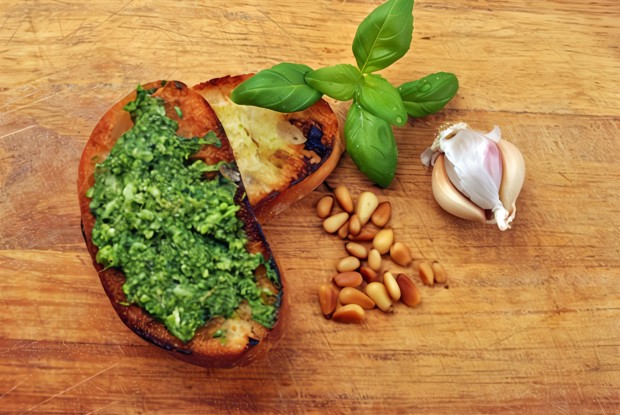 Песто из рукколы и фисташек