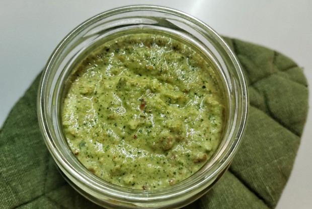 Песто из руколы и кресс-салата