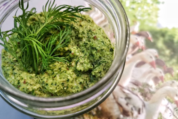 Песто из укропа и кинзы