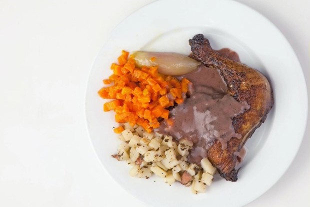 Петух в красном вине