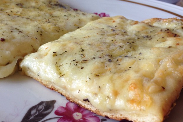 Пицца «Четыре сыра» с итальянскими специями