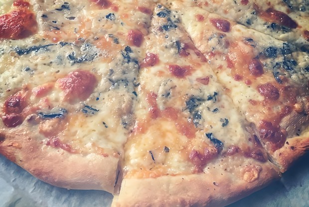 Пицца «Четыре запрещенных сыра»