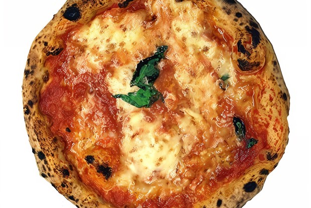 Пицца «Маргарита» с базиликом и моцареллой