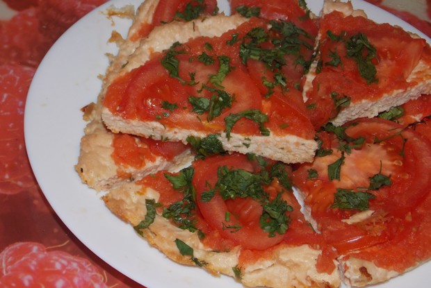 Пицца на лепешке из куриного фарша