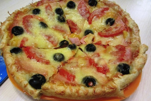 Пицца на слоеном тесте