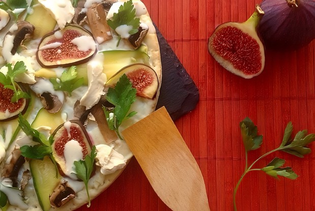 Пицца с инжиром и цукини