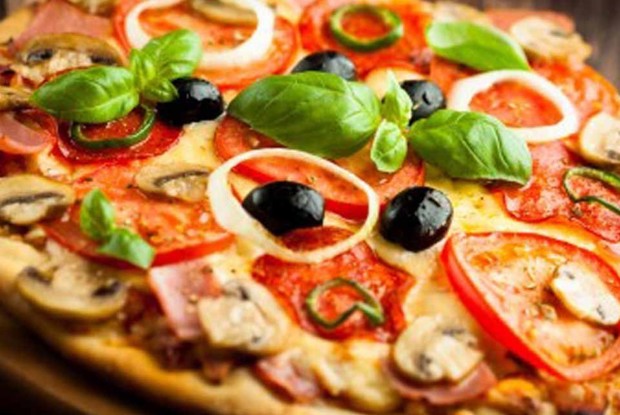 Пицца с колбасой, балыком и шинкой «Перфетта»