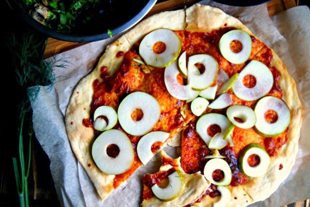 Пицца с сыром и грушей