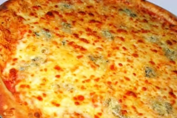 Пицца с тыквой, сыром камамбер и говядиной