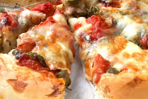 Пицца с ветчиной и шампиньонами