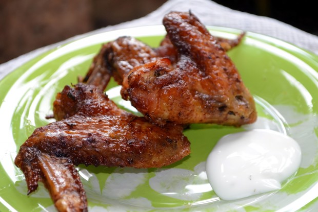 Пикантные запеченые крылья с соусом ранч