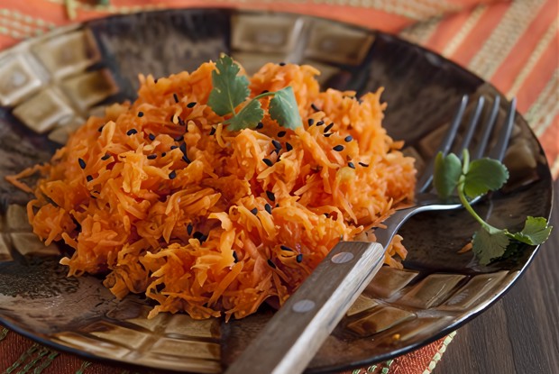 Пикантный морковный салат