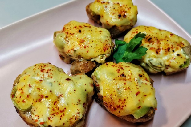 Пикантные медальоны из свиной вырезки