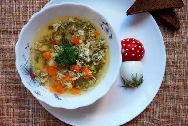 Пикантный щавелевый суп с яйцом