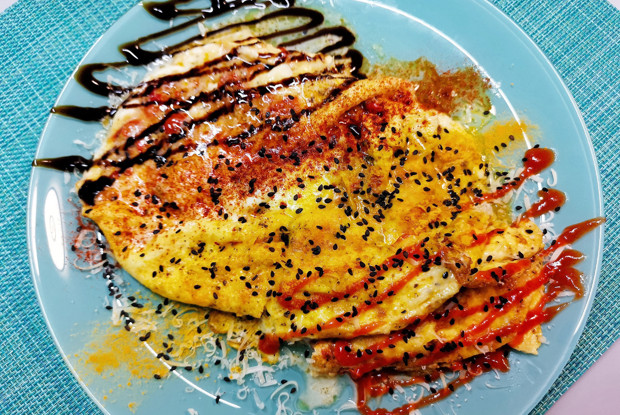 Пикантный скрэмбл с помидорами и сыром