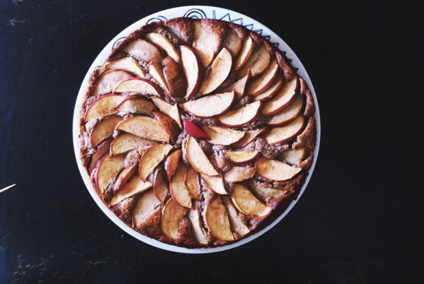 Пирог грушевый с грецким орехом