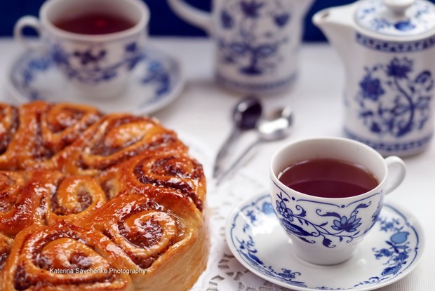 Пирог из дрожжевого теста  с орехово-марципановой начинкой