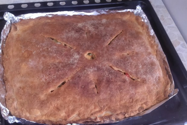 Пирог на готовом тесте с курицей, картофелем и болгарским перцем