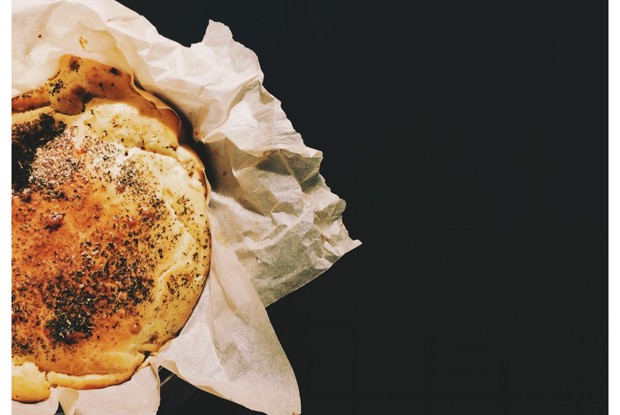 Пирог на кефире с рисом и консервированным тунцом