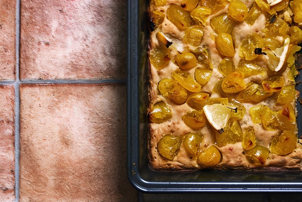 Пирог на кефире с желтым кумкватом