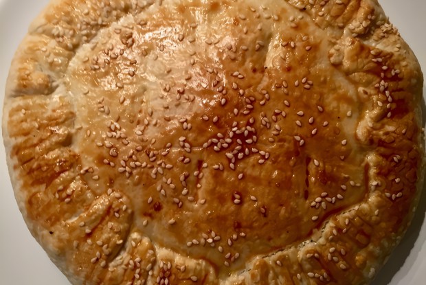 Пирог с адыгейским сыром и зеленью