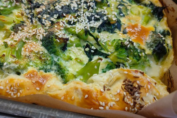 Пирог с брокколи и шпинатом