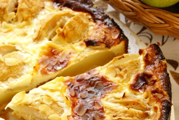 Пирог с грушами и фундуком