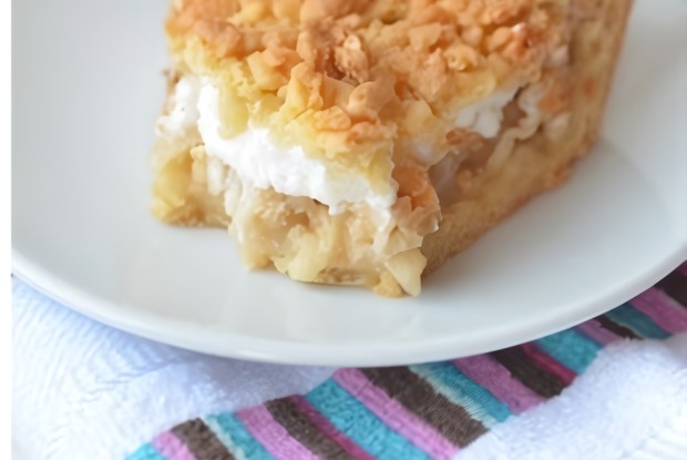 Пирог с яблоками и белковым кремом