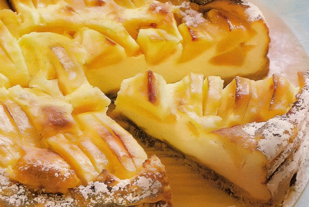 Пирог с яблоками на молоке