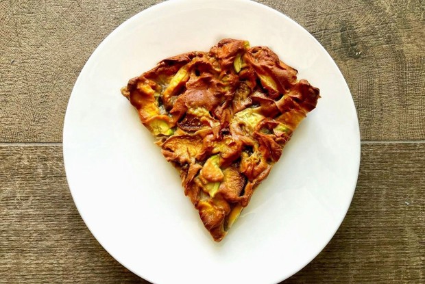 Пирог с кабачком и персиками