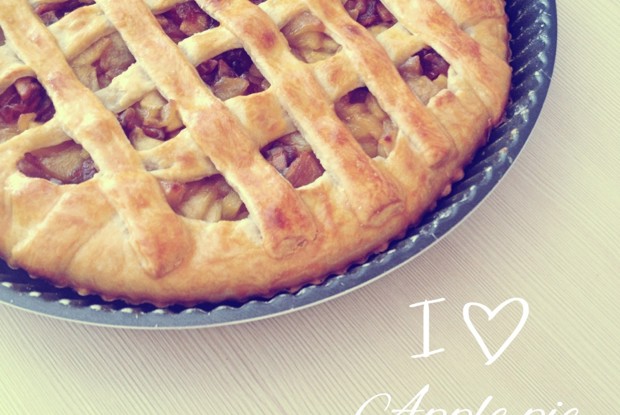 Пирог с карамелизованными яблоками