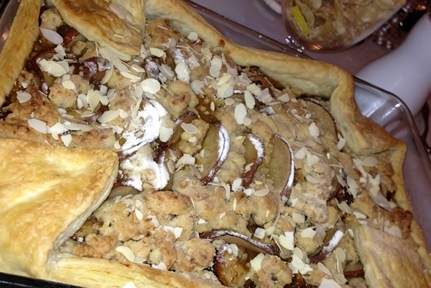 Пирог с карамельными грушами