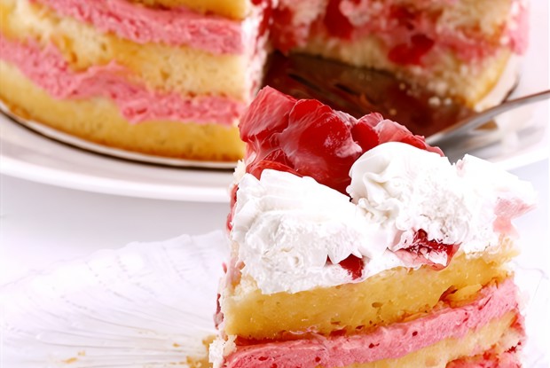 Пирог с клубникой и сливками