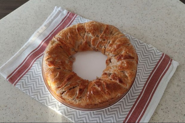 Пирог с консервированным тунцом