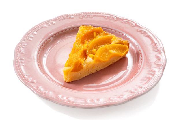 Пирог с консервированными персиками