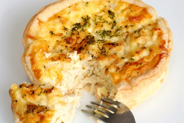 Пирог с копченой курицей и сладким перцем в микроволновой печи