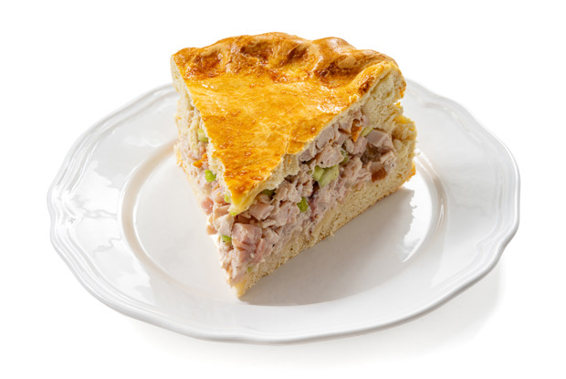 Пирог с копченой курицей и сельдереем