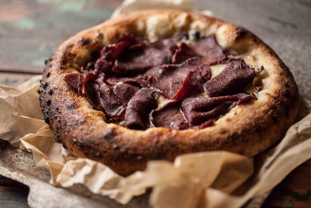 Пирог с копченым оленем