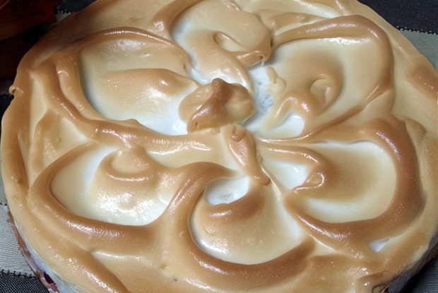 Пирог с красной смородиной