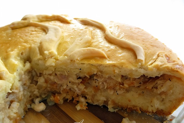 Пирог с квашеной капустой и рыбными консервами