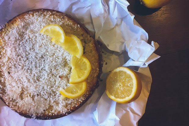 Пирог с лаймом и кокосовой стружкой