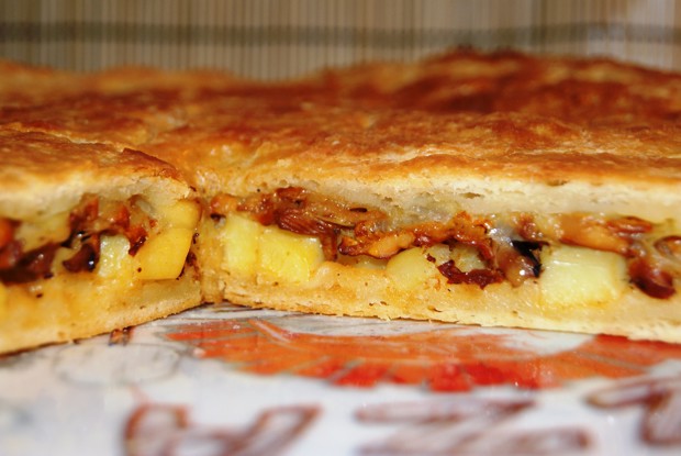 Пирог с лисичками и картофелем