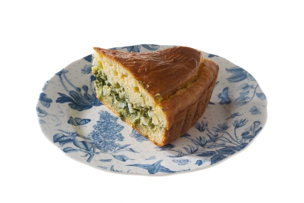 Пирог с луком и яйцом