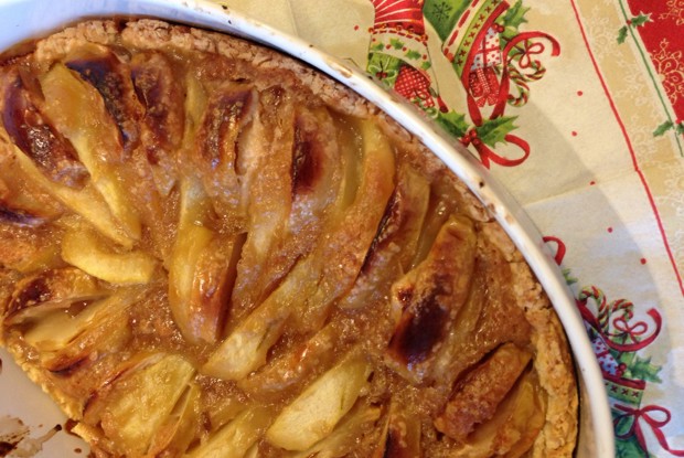 Пирог с оливковым маслом, яблоками и грушами