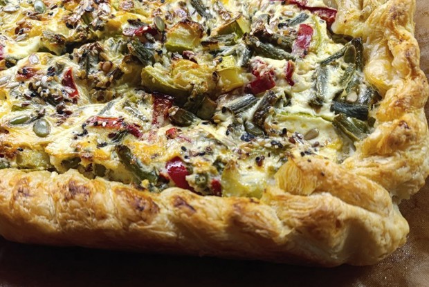 Пирог из слоеного теста