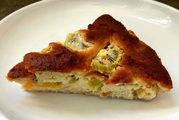 Пирог с персиками и грушами